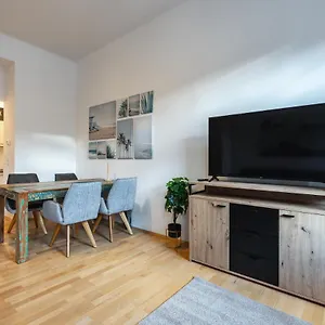 Cozy Steps Away From Subway Station Wien