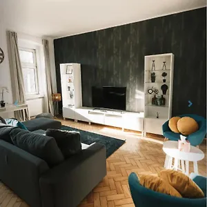 Apartamento Orestaliving - On The Danube Canal Friedensbruecke, Viena