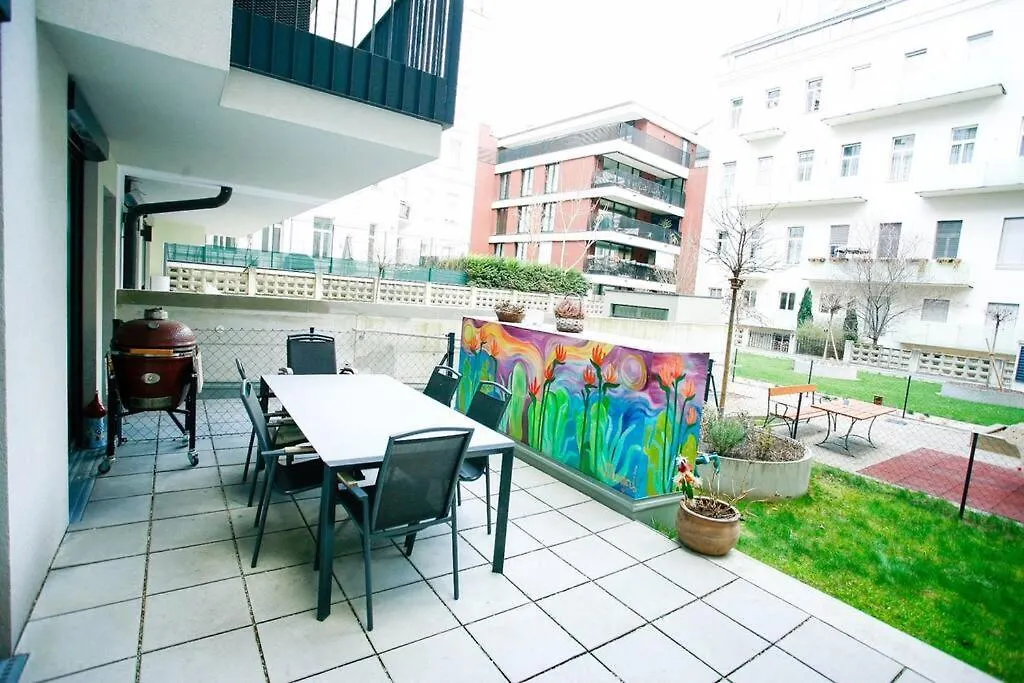 Top Central Apartment On Karlsplatz Vienna location
